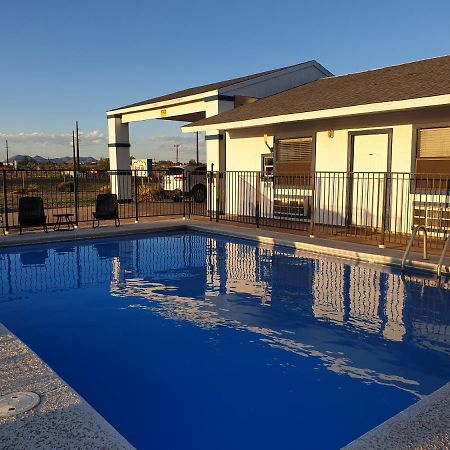 Riata Inn - Marfa Εξωτερικό φωτογραφία