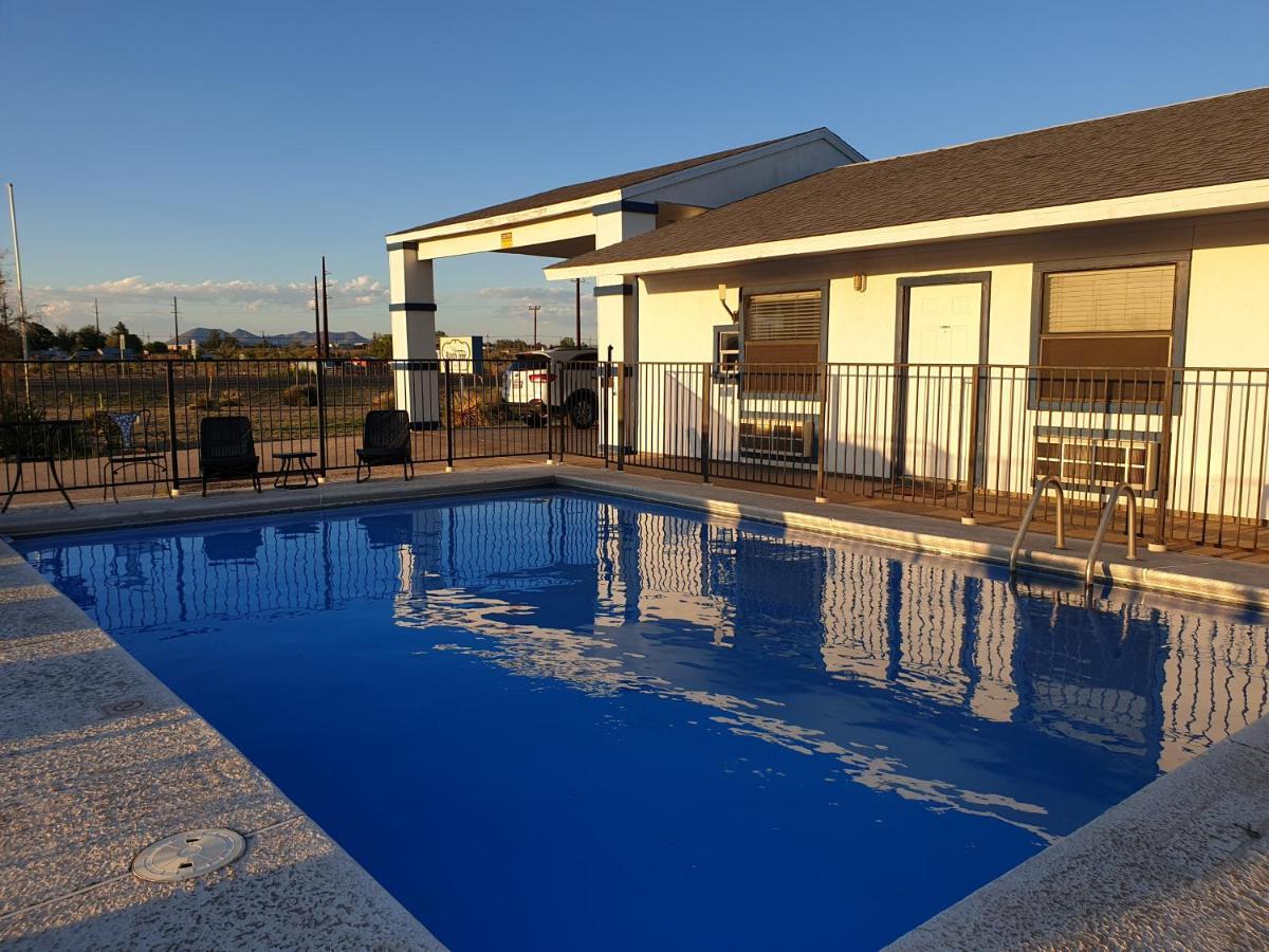 Riata Inn - Marfa Εξωτερικό φωτογραφία